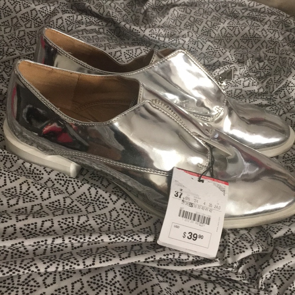 Never worn Zara Metallic shoes